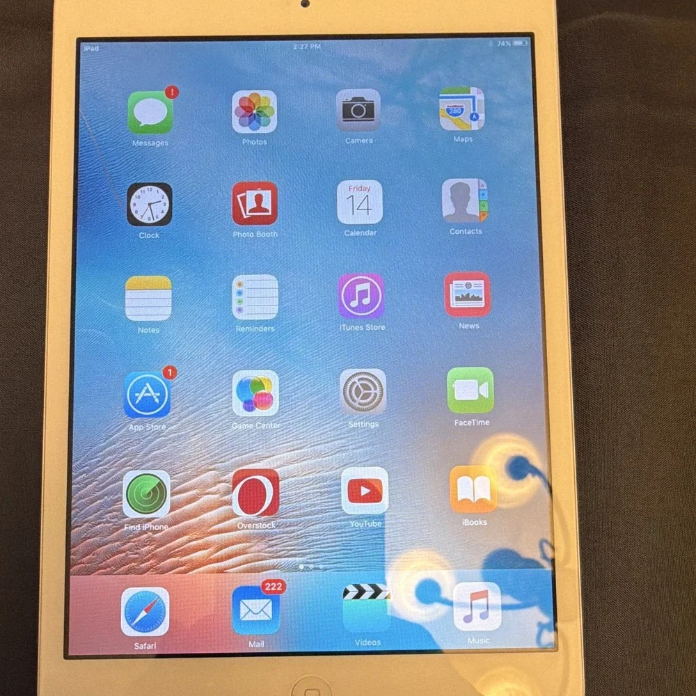 Apple iPad mini 7.9in 16GB Wi‑Fi Tablet Silver/White bundled w/ Otter Case